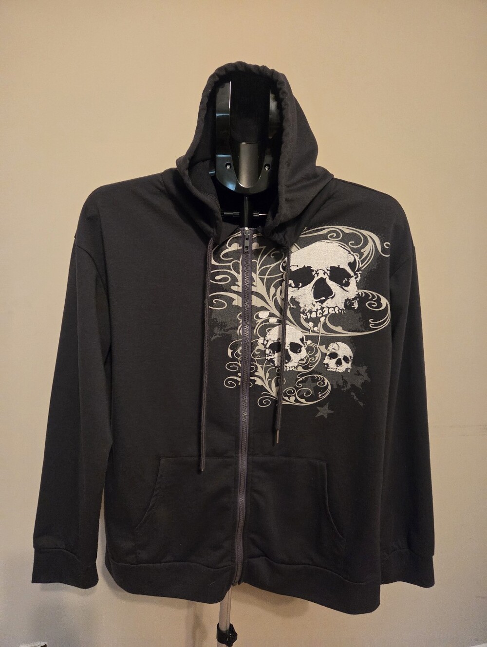 Romwe Black Skull Graphic Zip-Up Hoodie - Men In Medium Size